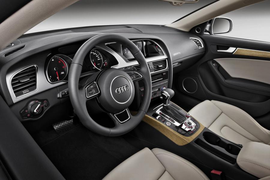 Торпедо Audi A5 Sportback 3.0 TDI Quattro 2011 года  (WW) (фото 7 из 17)